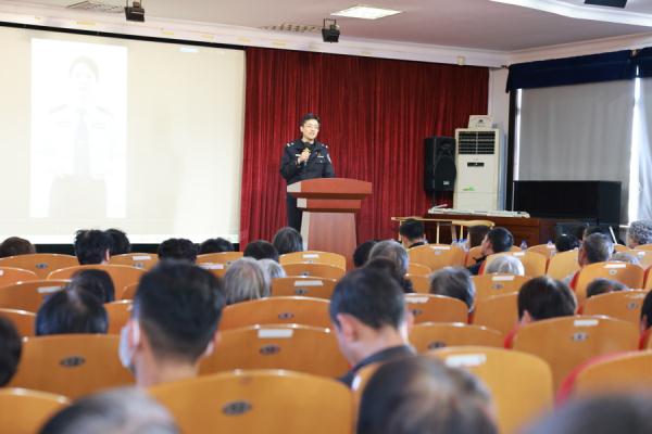 从刷单案中揪出了2000多个骗子,这名上海刑警如何成为反诈“先行者”? 从刷单案中揪出了2000多个骗子,这名上海刑警如何成为反诈“先行者”?