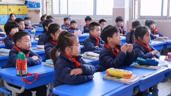 浙江一语文老师板书走红，网友“妈妈再也不用担心我的学习”