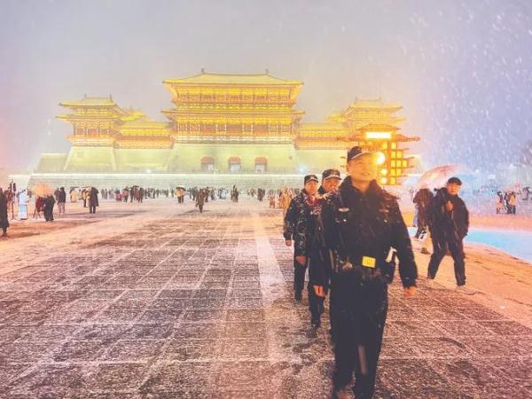 风雪中,暖心警事儿一箩筐! 风雪中,暖心警事儿一箩筐!