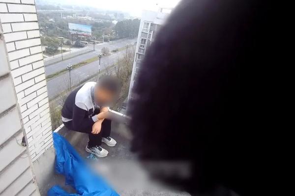 这橘子，可甜了！给警察叔叔点赞！