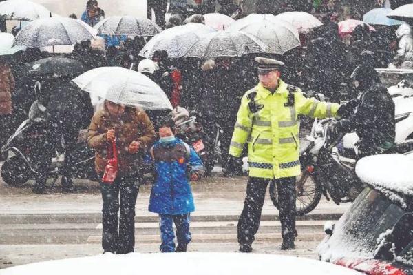 风雪中,暖心警事儿一箩筐! 风雪中,暖心警事儿一箩筐!