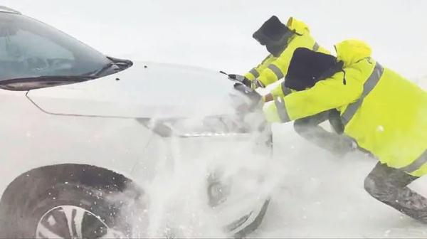 风雪中,暖心警事儿一箩筐! 风雪中,暖心警事儿一箩筐!
