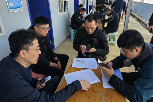 从刷单案中揪出了2000多个骗子,这名上海刑警如何成为反诈“先行者”? 从刷单案中揪出了2000多个骗子,这名上海刑警如何成为反诈“先行者”?