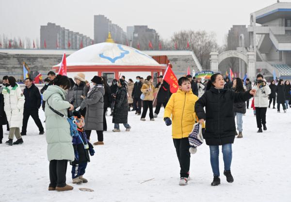 “十四冬”点燃群众冰雪热情