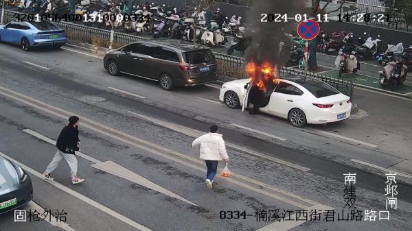 祝贺！冲进火海救人的他俩获嘉奖