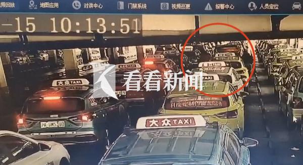 上海一出租车司机在后备箱生火做饭?不是第一次了!最新回应:清退、纳入黑名单 上海一出租车司机在后备箱生火做饭?不是第一次了!最新回应:清退、纳入黑名单