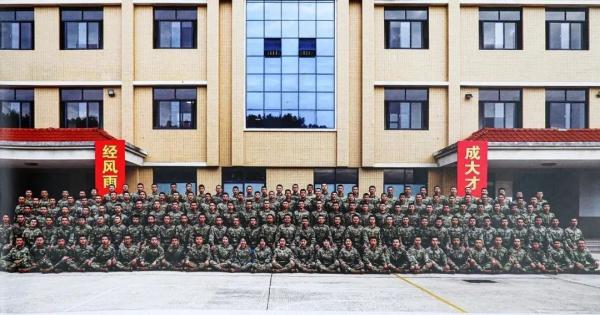 “一道杠”女军官，立功了！