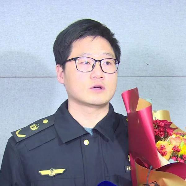 祝贺！冲进火海救人的他俩获嘉奖