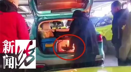 司机竟在后备厢生火炒菜！涉事出租车公司回应