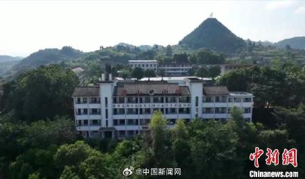 大学生将2万奖学金全部捐山区孩子 大学生将2万奖学金全部捐山区孩子