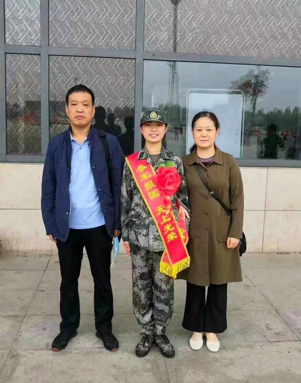 “一道杠”女军官，立功了！