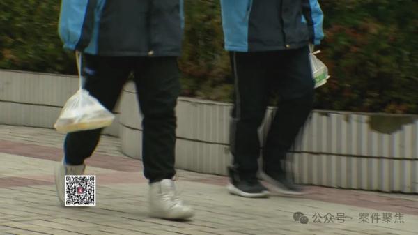 一开始只是为了表情包！沪一17岁学生成罪犯"帮凶"，自己还不知