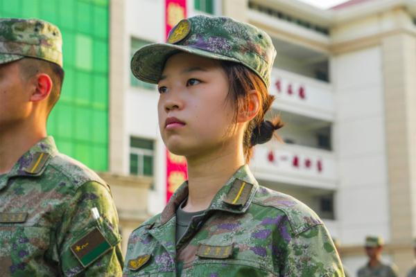 “一道杠”女军官，立功了！