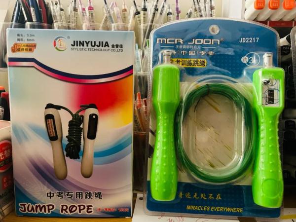 “中考专用绳”每根150元?高价跳绳背后的利益链 “中考专用绳”每根150元?高价跳绳背后的利益链