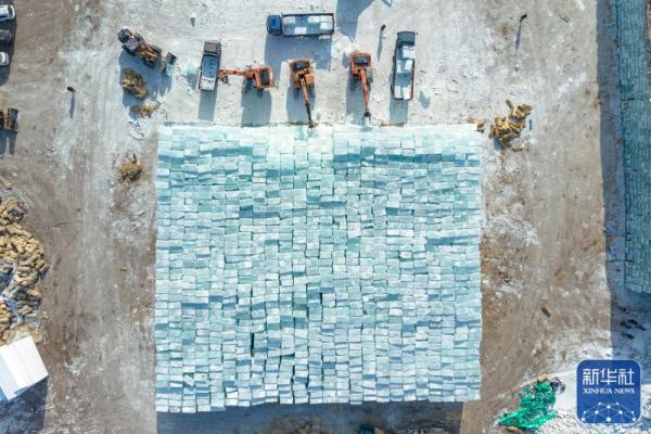 一年不融化!“尔滨”开始为下个冰雪季存冰 一年不融化!“尔滨”开始为下个冰雪季存冰