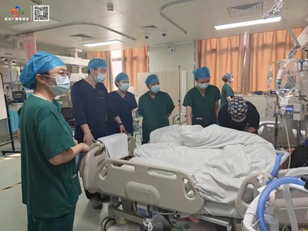 “快点快点快点”！产妇一阵咳嗽，医护22小时生死营救