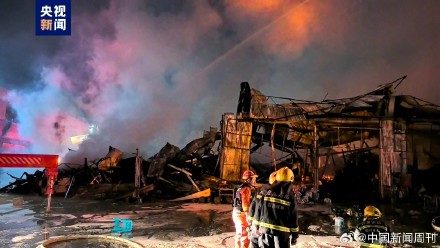 四川成都一汽配城起火火势得到控制 目前无人员伤亡