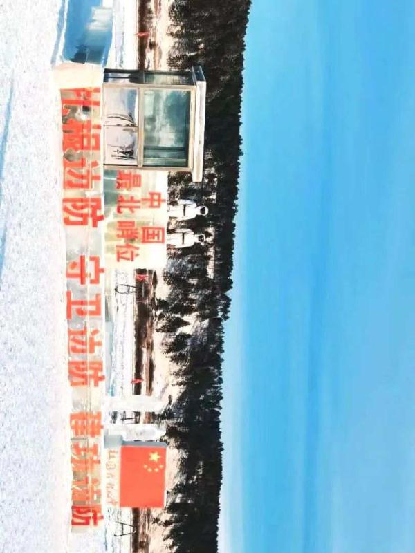 纹丝不动的他们是仿真人？敬礼那一刻让人泪目