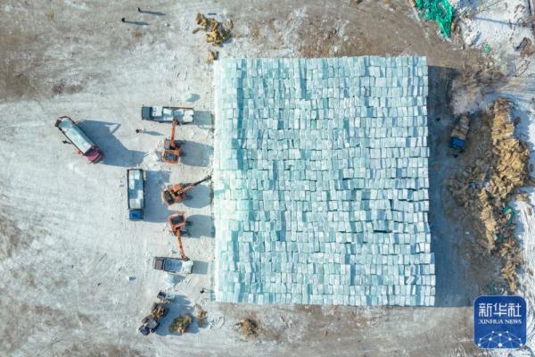 一年不融化!“尔滨”开始为下个冰雪季存冰 一年不融化!“尔滨”开始为下个冰雪季存冰