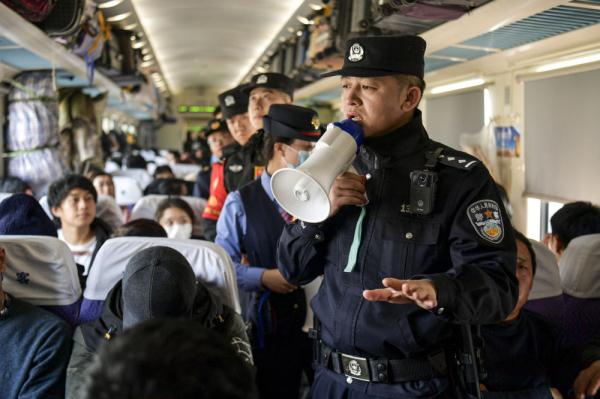 乘警长张威:旅客、行李,一个都不能少 乘警长张威:旅客、行李,一个都不能少