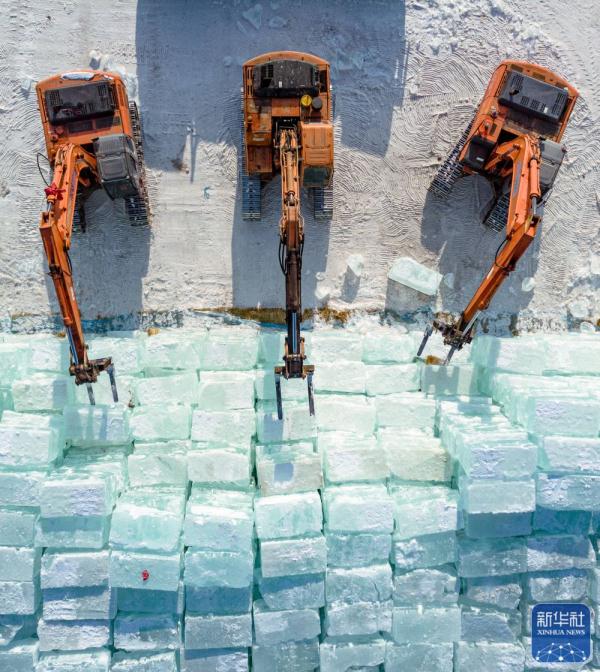 一年不融化!“尔滨”开始为下个冰雪季存冰 一年不融化!“尔滨”开始为下个冰雪季存冰