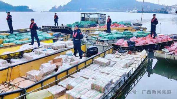 深夜追缉大场面！65吨冻肉、18000多条香烟……防城港3天连查15起涉嫌走私案