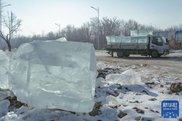 一年不融化!“尔滨”开始为下个冰雪季存冰 一年不融化!“尔滨”开始为下个冰雪季存冰