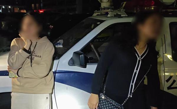 佛山好闺蜜凌晨在街头“偶遇”,却尴尬得面面相觑,下一秒都栽了…… 佛山好闺蜜凌晨在街头“偶遇”,却尴尬得面面相觑,下一秒都栽了……