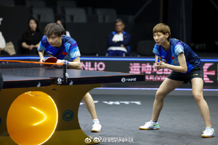 恭喜！王楚钦孙颖莎混双夺冠自拍留念