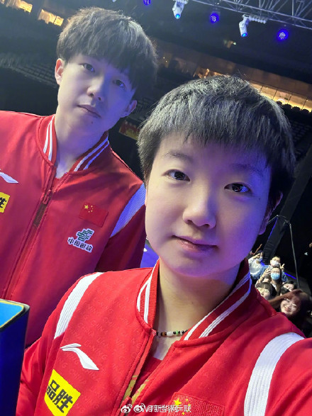 恭喜！王楚钦孙颖莎混双夺冠自拍留念