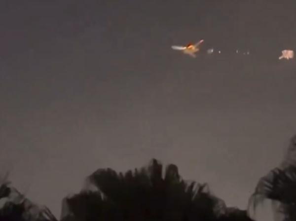 美国一飞机起飞后着火 美国一飞机起飞后着火