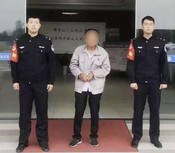 男子竟偷了整整一麻袋消防水枪,抓! 男子竟偷了整整一麻袋消防水枪,抓!