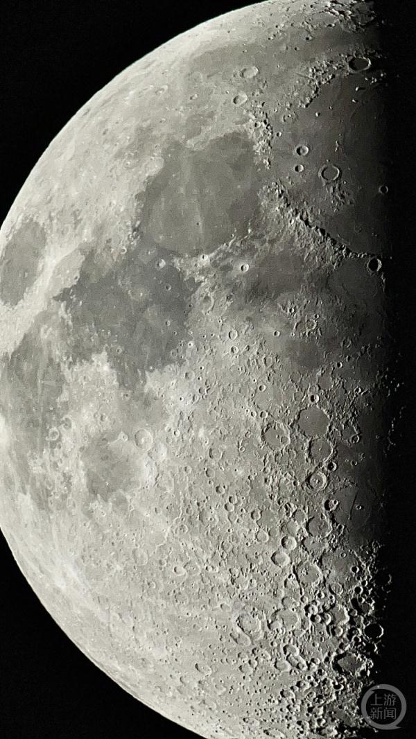 理发师用一年半磨出半米口径望远镜给爱女看星星