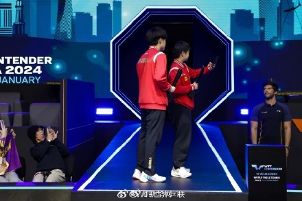 恭喜！王楚钦孙颖莎混双夺冠自拍留念