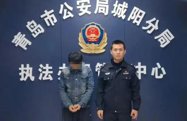 男子竟偷了整整一麻袋消防水枪,抓! 男子竟偷了整整一麻袋消防水枪,抓!