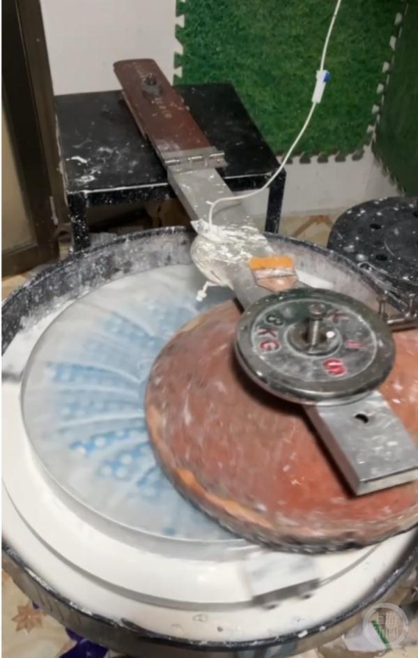 理发师用一年半磨出半米口径望远镜给爱女看星星