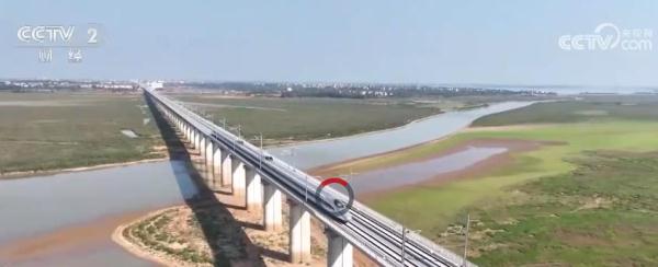 一大批高铁密集开通 在“飞驰”中感受国家发展速度