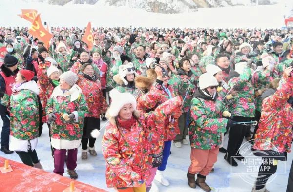 1946人同时玩陀螺！吉尼斯世界纪录在靖宇挑战成功