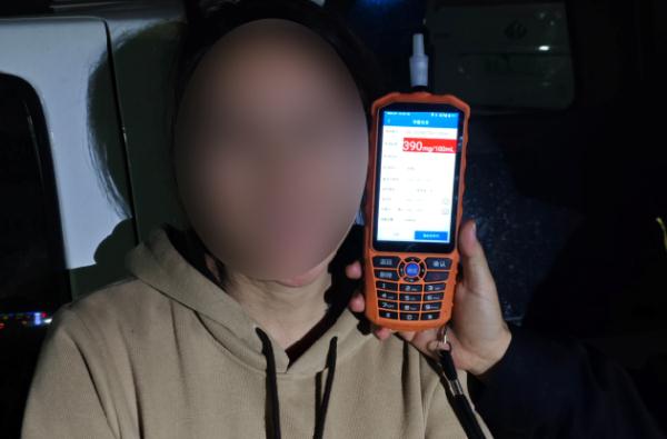 佛山好闺蜜凌晨在街头“偶遇”,却尴尬得面面相觑,下一秒都栽了…… 佛山好闺蜜凌晨在街头“偶遇”,却尴尬得面面相觑,下一秒都栽了……