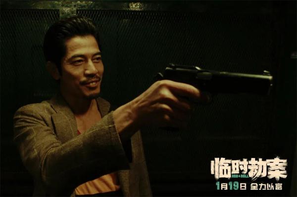 《临时劫案》：全员废物，辛酸发癫