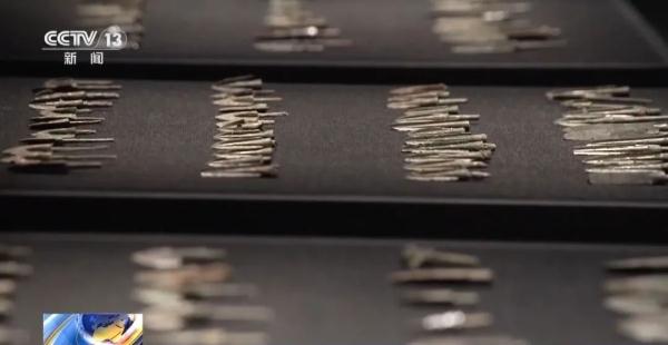 古人也会“剪刀手”?!郭行墓壁画首次对外展出 古人也会“剪刀手”?!郭行墓壁画首次对外展出