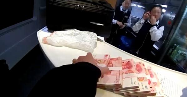 “马大哈”旅客火车上遗失79000元现金……