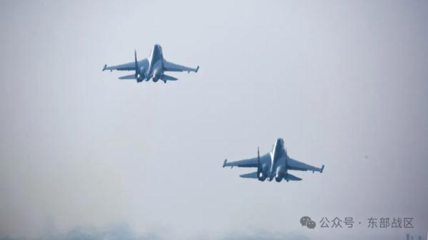 突击战斗、编队进攻、低空战术……向战,向战! 突击战斗、编队进攻、低空战术……向战,向战!