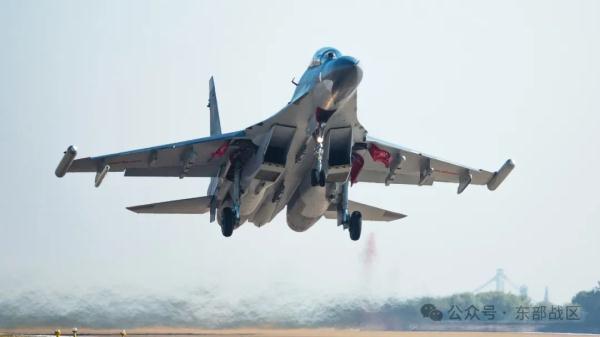 突击战斗、编队进攻、低空战术……向战,向战! 突击战斗、编队进攻、低空战术……向战,向战!