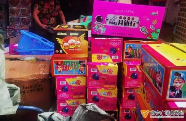 玩具店“夹带私货”，非法销售烟花爆竹，2名管理人员被处理！