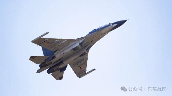 突击战斗、编队进攻、低空战术……向战,向战! 突击战斗、编队进攻、低空战术……向战,向战!