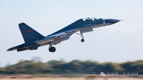 突击战斗、编队进攻、低空战术……向战,向战! 突击战斗、编队进攻、低空战术……向战,向战!