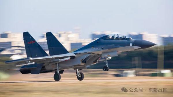 突击战斗、编队进攻、低空战术……向战,向战! 突击战斗、编队进攻、低空战术……向战,向战!