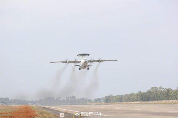 海军航空兵高强度预警探测训练 海军航空兵高强度预警探测训练