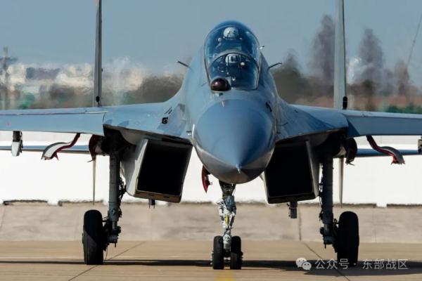 突击战斗、编队进攻、低空战术……向战,向战! 突击战斗、编队进攻、低空战术……向战,向战!